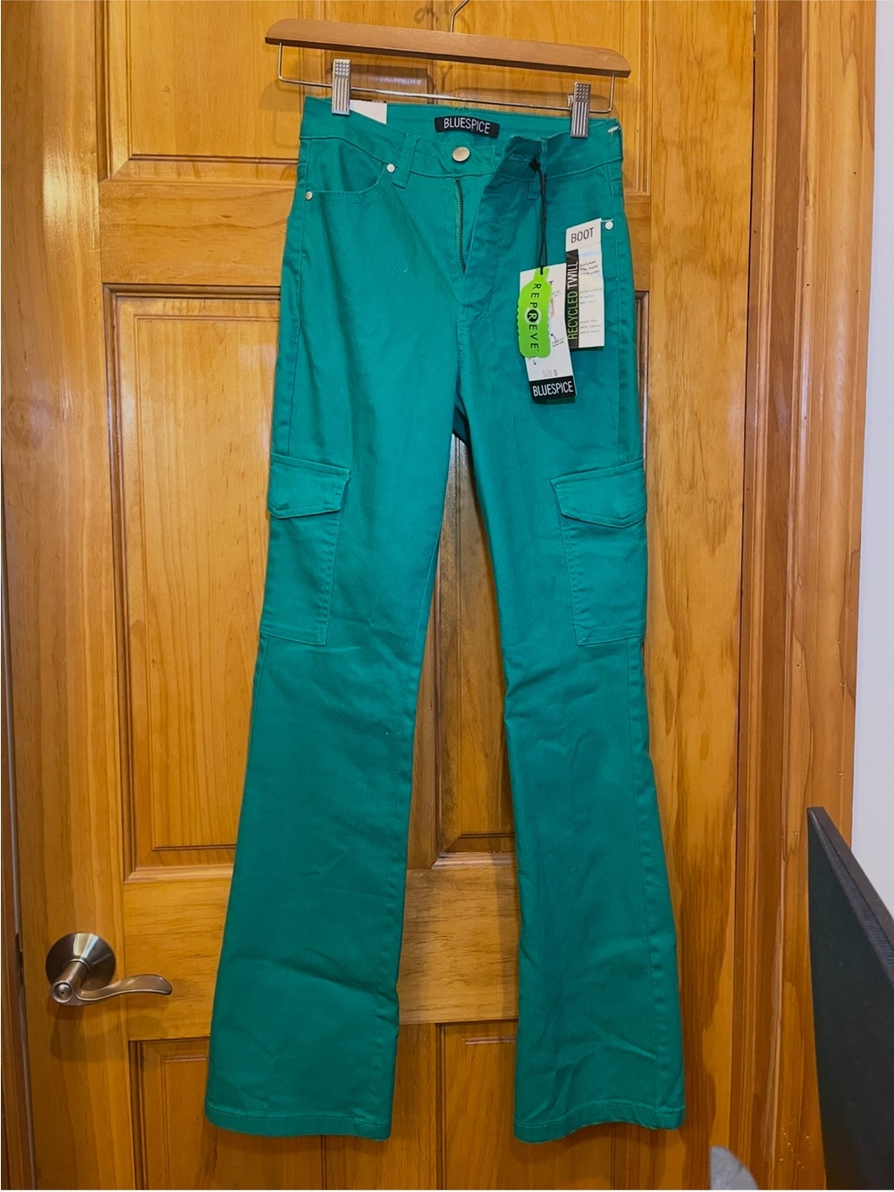 Blue Spice Women’s Green Cargo Bootcut Jeans. Size 0